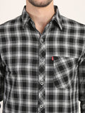 Men Checkered Black Casual Slim Fit Shirt Seventy7